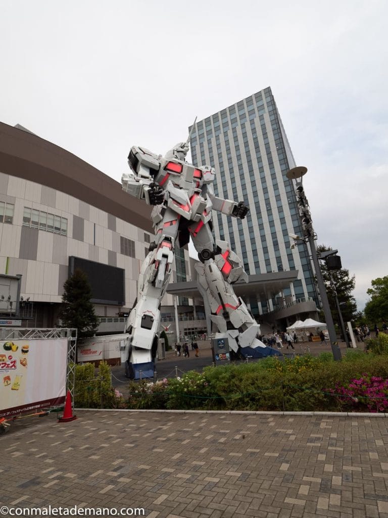 Unicorn Gundam cambiando de color, en Odaiba. Tokyo