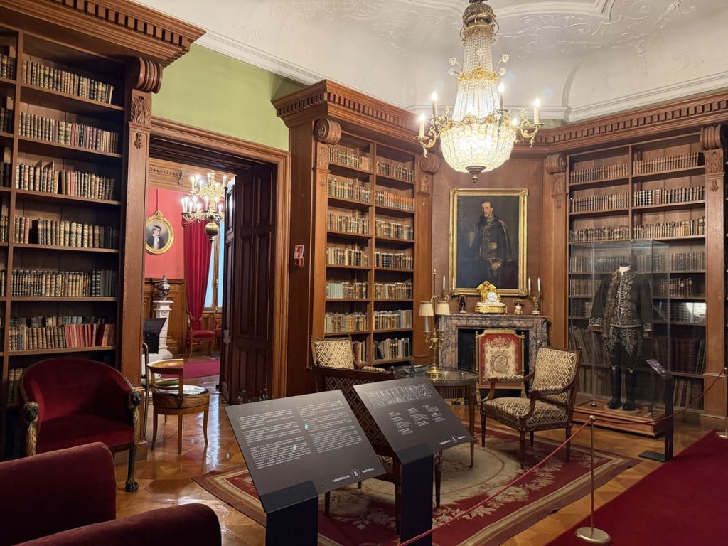Biblioteca del Palacio Festetics, en Keszthély, Hungría