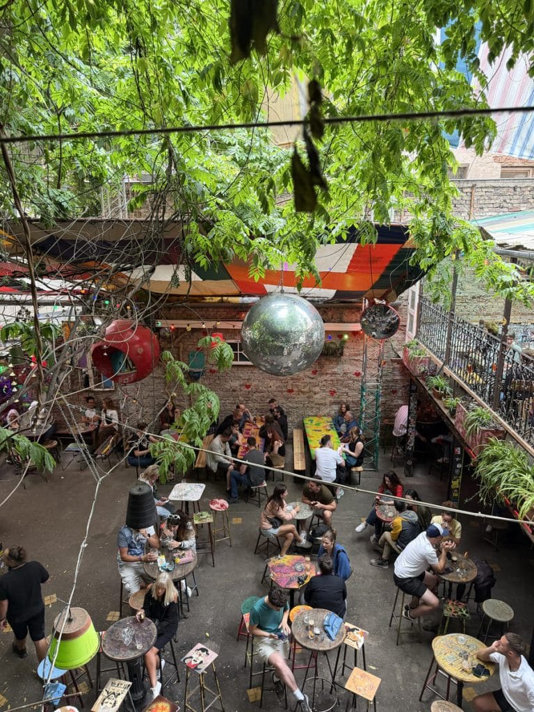 Szimpla Kert, en Budapest, Hungría