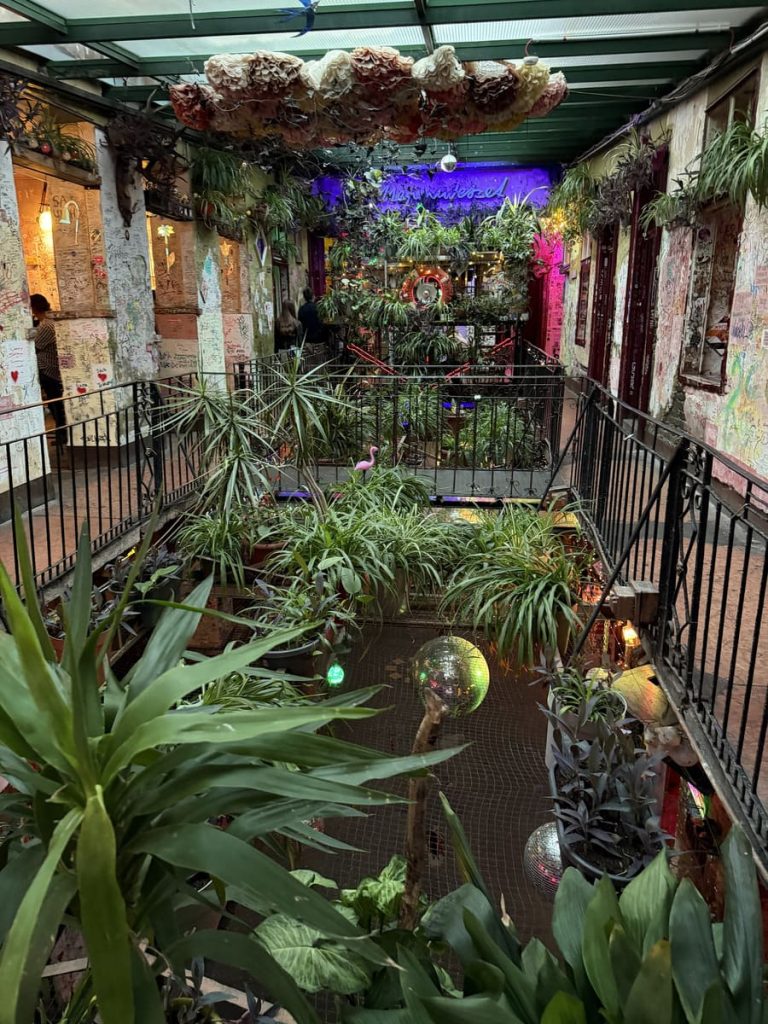 Szimpla Kert, en Budapest, Hungría
