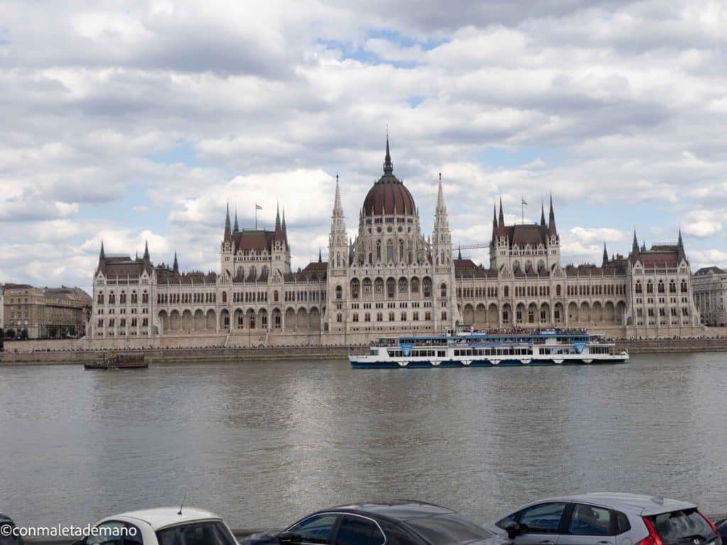 Vistas del Parlamento desde Batthyány ter, Budapest, Hungría