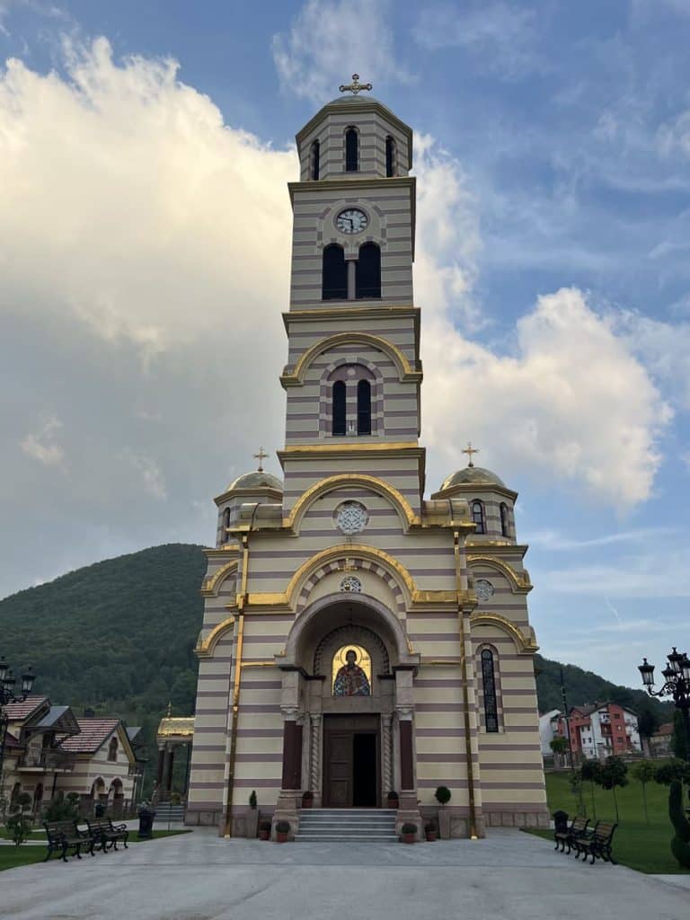 Iglesia Ortodoxa de Saint Sava, en Mrkonjic Grad, Bosnia y Herzegovina