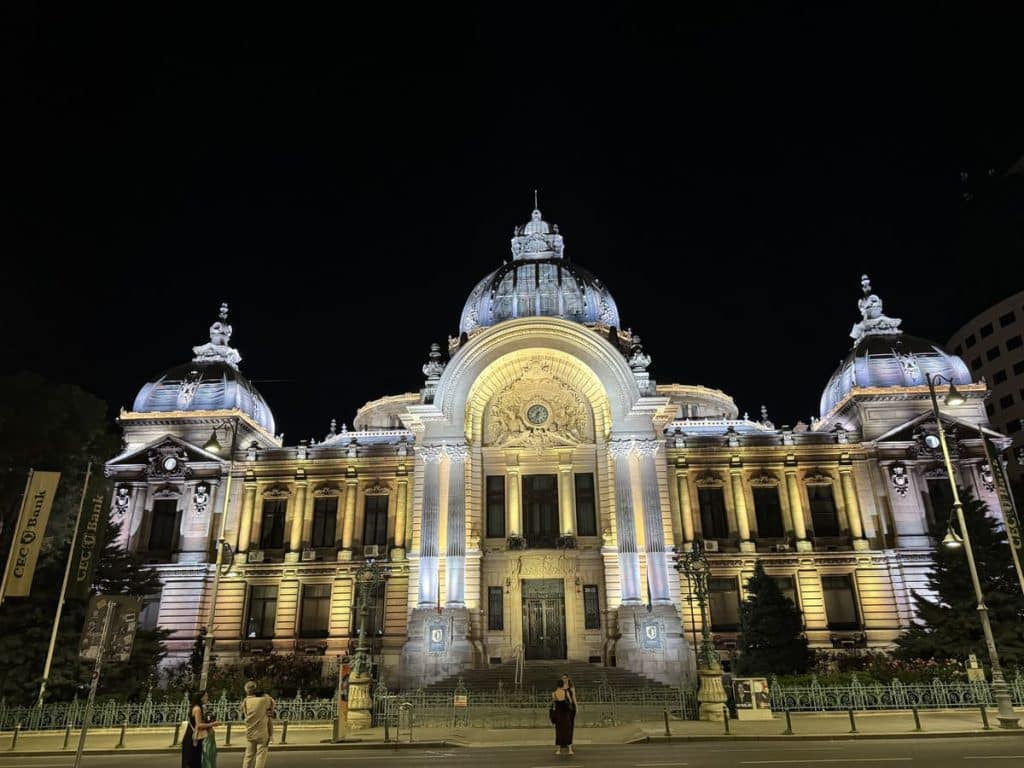 Palacio CEC iluminado, Bucarest