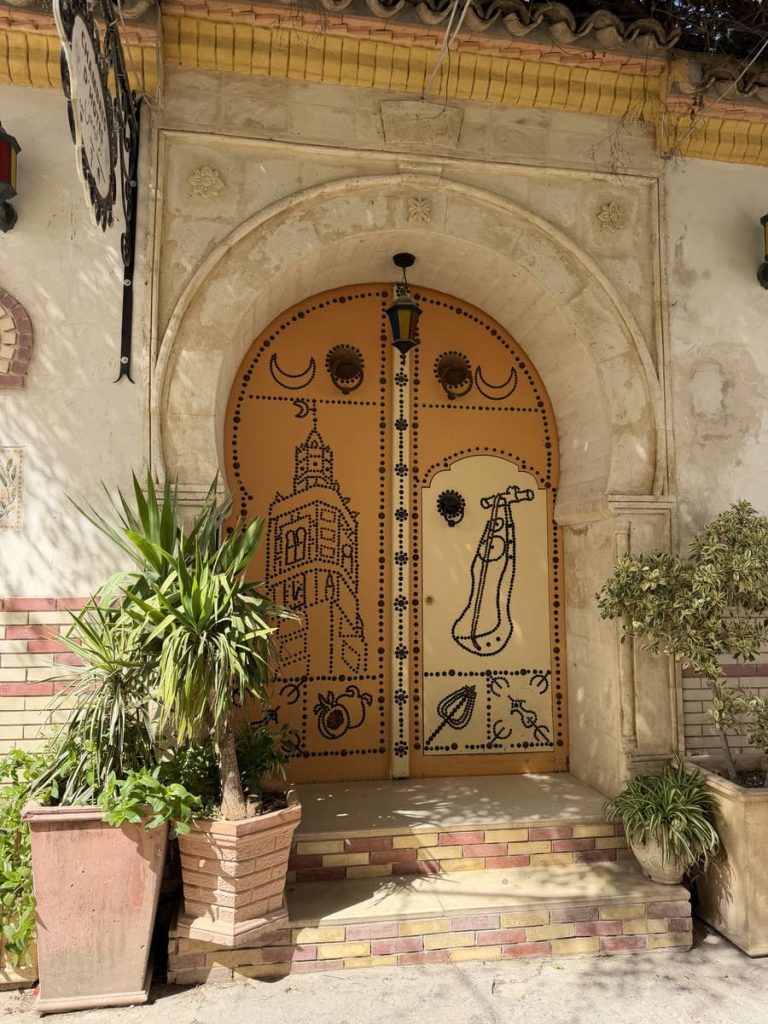Bonita puerta en Testour, Túnez