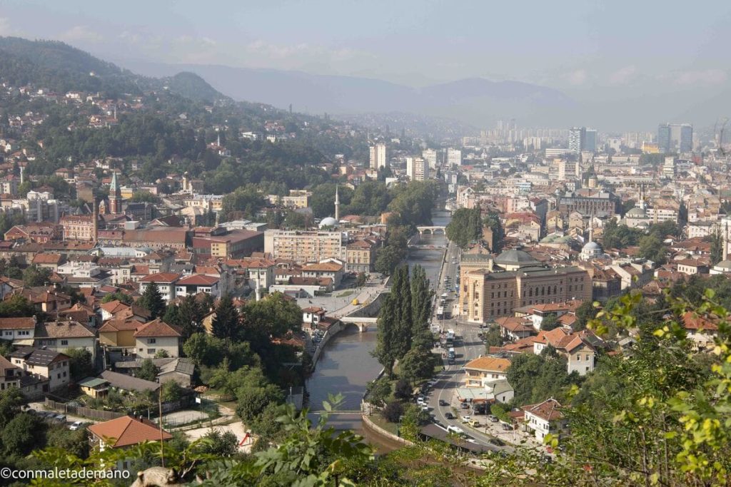 Vistas desde el Cementerio Judío de Sarajevo, Bosnia y Herzegovina