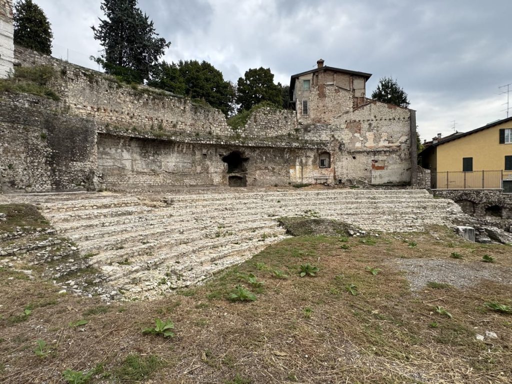 Teatro Romano, en el área arqueológica de Brixia Romana, en Brescia, Italia