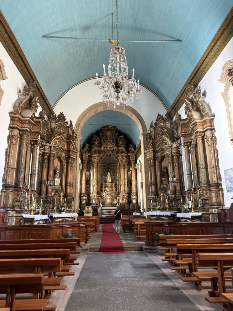 Interior de la Iglesia de la Misericordia, en Guarda, Portugal