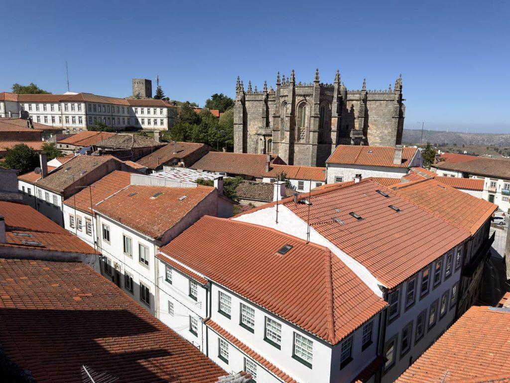 Vistas de Guarda desde la Torre dos Ferreiros, Portugal
